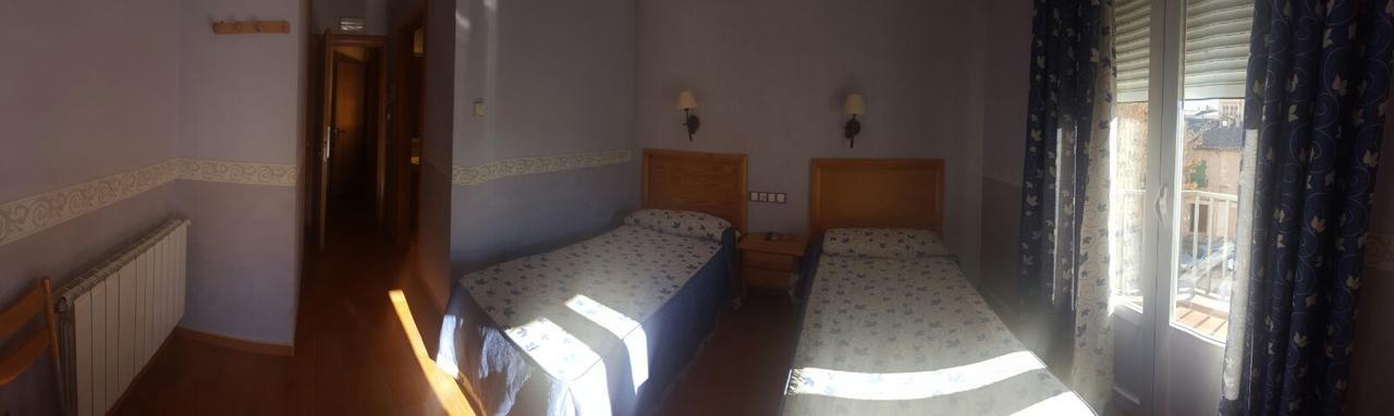 Hostal Restaurante San Juan โมลินา เด อารากอน ภายนอก รูปภาพ